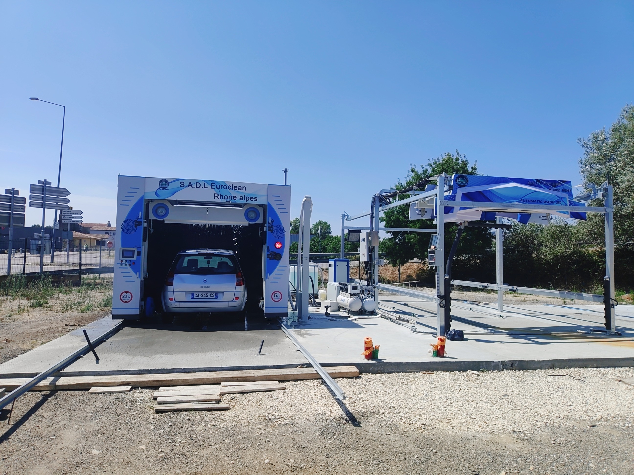 AA4C Technical Team On-Site for Installation & Commissioning rollover and contactless car washer in France!